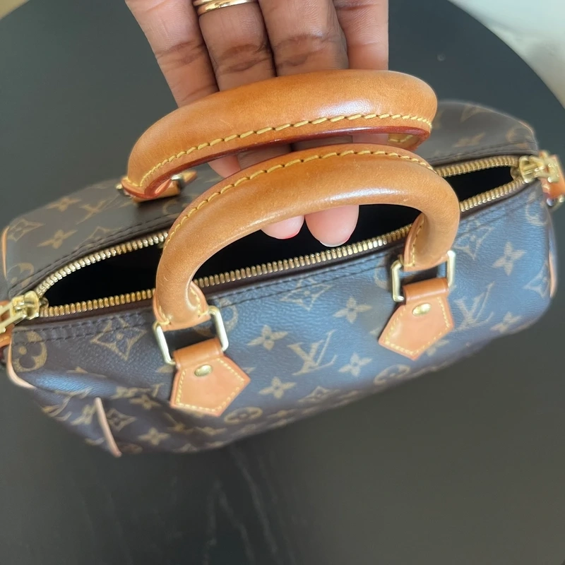 LOUIS VUITTON speedy 25 bandoulière monogram SAC DE LUXE LV. LUXE DE SECONDE MAIN AUTHENTIQUE. ENTRUPY CERTIFICATE