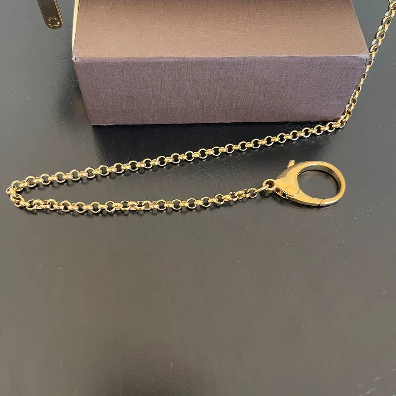 Louis Vuitton Milla monogram SAC DE LUXE DE SECONDE MAIN AUTHENTIQUE. PETITE MAROQUINERIE DE LUXE. ENTRUPY CERTIFICATE