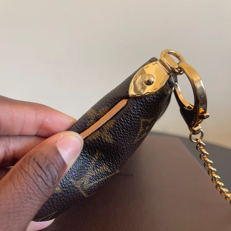 Louis Vuitton Milla monogram SAC DE LUXE DE SECONDE MAIN AUTHENTIQUE. PETITE MAROQUINERIE DE LUXE. ENTRUPY CERTIFICATE