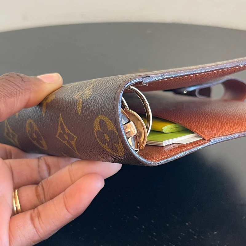 Louis Vuitton couverture pour agenda MM monogram LUXE DE SECONDE MAIN AUTHENTIQUE. PETITE MAROQUINERIE DE LUXE. ENTRUPY CERTIFICATE