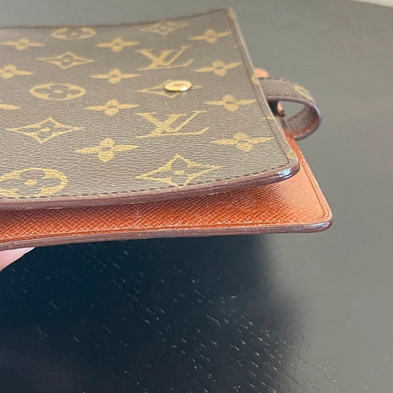 Louis Vuitton couverture pour agenda MM monogram LUXE DE SECONDE MAIN AUTHENTIQUE. PETITE MAROQUINERIE DE LUXE. ENTRUPY CERTIFICATE