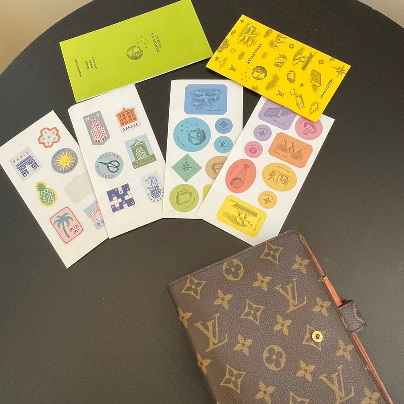 Louis Vuitton couverture pour agenda MM monogram LUXE DE SECONDE MAIN AUTHENTIQUE. PETITE MAROQUINERIE DE LUXE. ENTRUPY CERTIFICATE