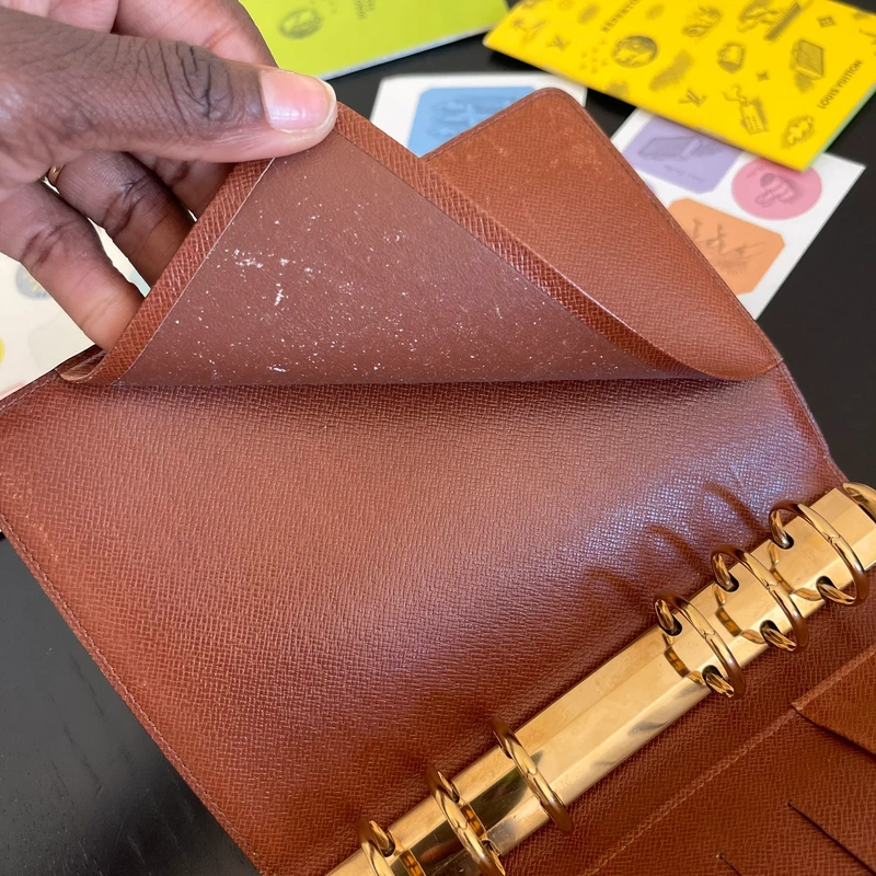 Louis Vuitton couverture pour agenda MM monogram LUXE DE SECONDE MAIN AUTHENTIQUE. PETITE MAROQUINERIE DE LUXE. ENTRUPY CERTIFICATE