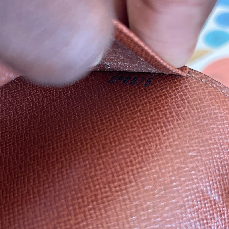 Louis Vuitton couverture pour agenda MM monogram LUXE DE SECONDE MAIN AUTHENTIQUE. PETITE MAROQUINERIE DE LUXE. ENTRUPY CERTIFICATE