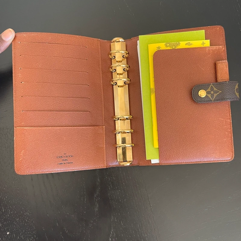 Louis Vuitton couverture pour agenda MM monogram LUXE DE SECONDE MAIN AUTHENTIQUE. PETITE MAROQUINERIE DE LUXE. ENTRUPY CERTIFICATE