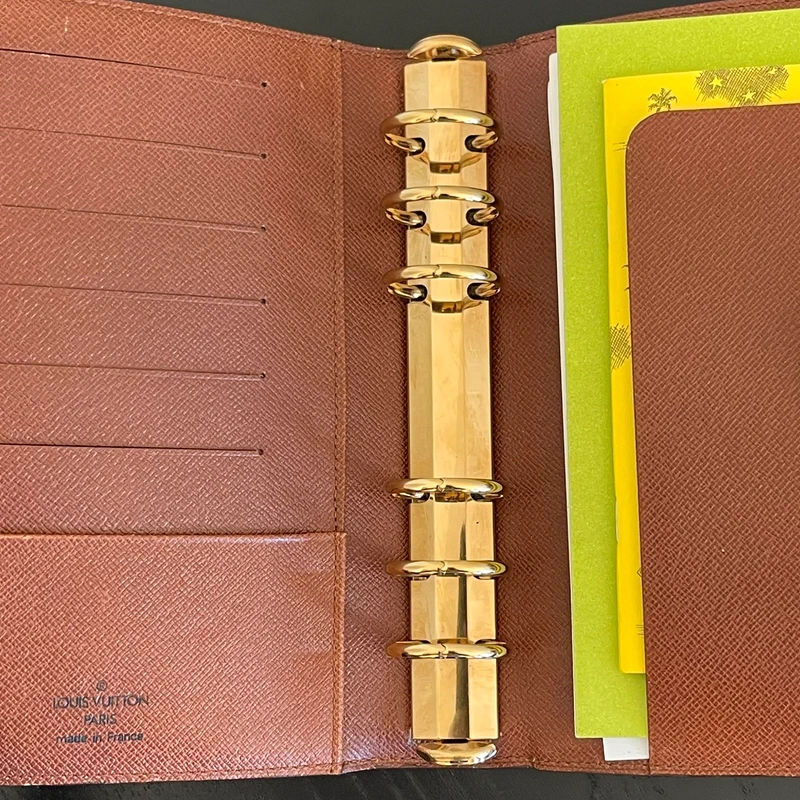 Louis Vuitton couverture pour agenda MM monogram LUXE DE SECONDE MAIN AUTHENTIQUE. PETITE MAROQUINERIE DE LUXE. ENTRUPY CERTIFICATE
