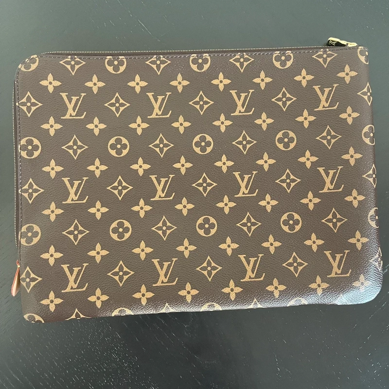 Louis Vuitton étui voyage GM monogram LUXE DE SECONDE MAIN AUTHENTIQUE. PETITE MAROQUINERIE DE LUXE. ENTRUPY CERTIFICATE