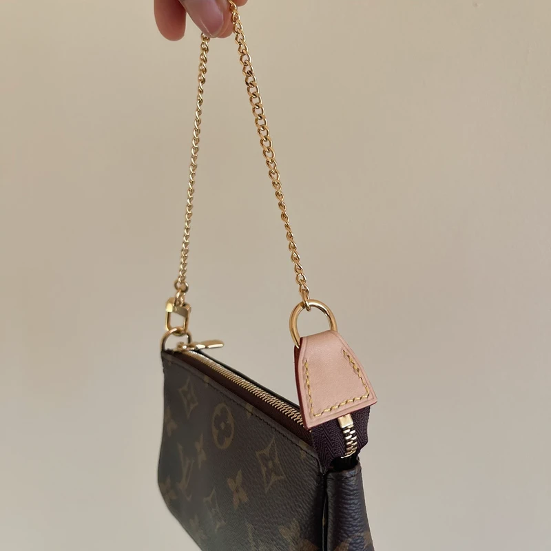 Louis-Vuitton-mini-pochette-accessoires SAC DE LUXE DE SECONDE MAIN AUTHENTIQUE. PETITE MAROQUINERIE DE LUXE. ENTRUPY CERTIFICATE