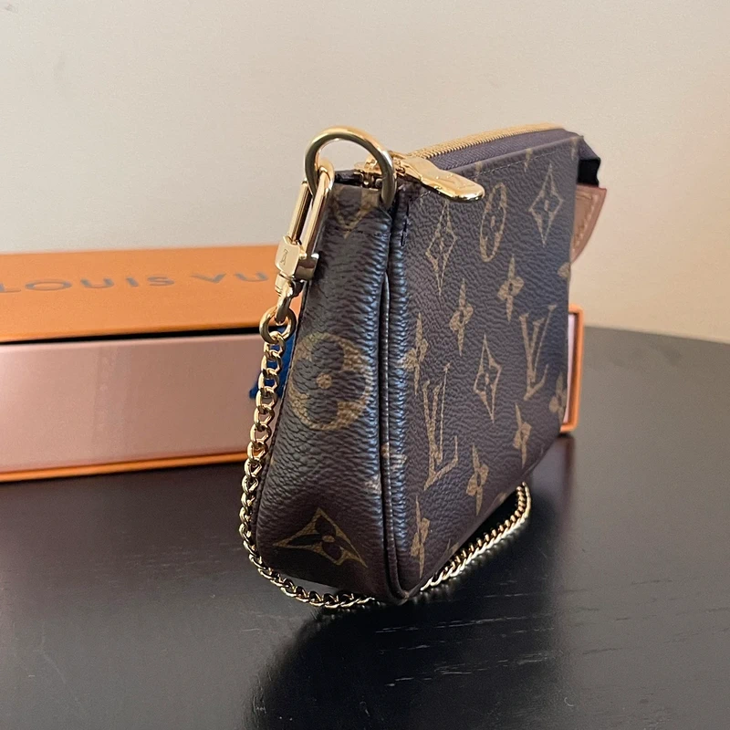 Louis-Vuitton-mini-pochette-accessoires SAC DE LUXE DE SECONDE MAIN AUTHENTIQUE. PETITE MAROQUINERIE DE LUXE. ENTRUPY CERTIFICATE