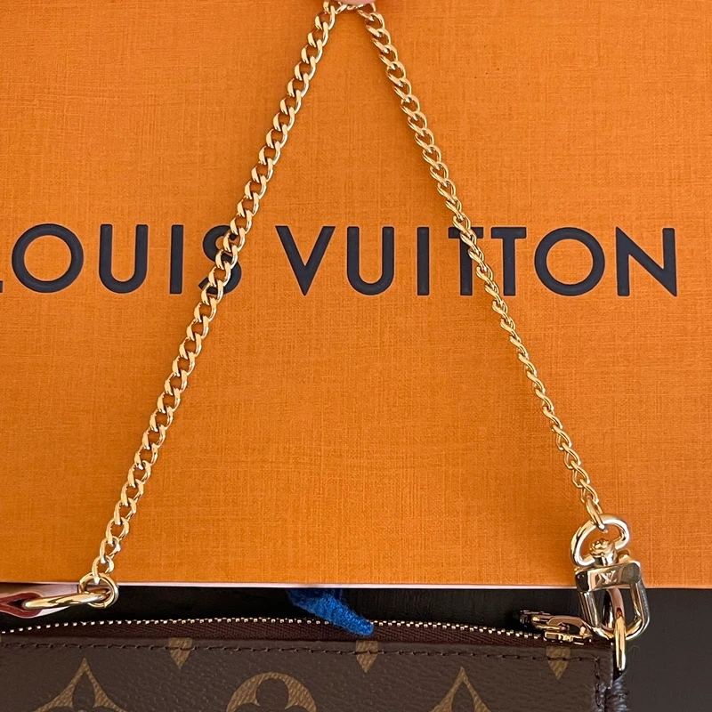 Louis-Vuitton-mini-pochette-accessoires SAC DE LUXE DE SECONDE MAIN AUTHENTIQUE. PETITE MAROQUINERIE DE LUXE. ENTRUPY CERTIFICATE