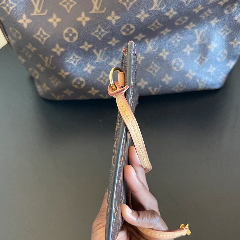 Louis Vuitton neverfull MM pivoine SAC DE LUXE DE SECONDE MAIN AUTHENTIQUE. PETITE MAROQUINERIE DE LUXE. ENTRUPY CERTIFICATE