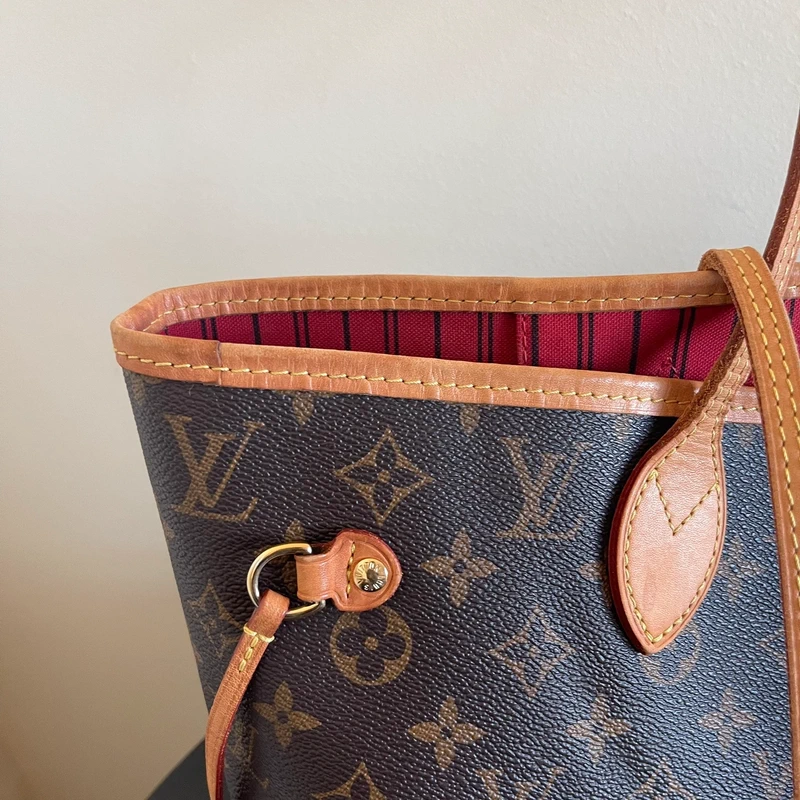 Louis Vuitton neverfull MM pivoine SAC DE LUXE DE SECONDE MAIN AUTHENTIQUE. PETITE MAROQUINERIE DE LUXE. ENTRUPY CERTIFICATE