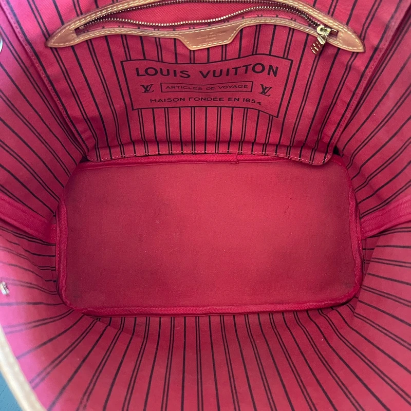 Louis Vuitton neverfull MM pivoine SAC DE LUXE DE SECONDE MAIN AUTHENTIQUE. PETITE MAROQUINERIE DE LUXE. ENTRUPY CERTIFICATE