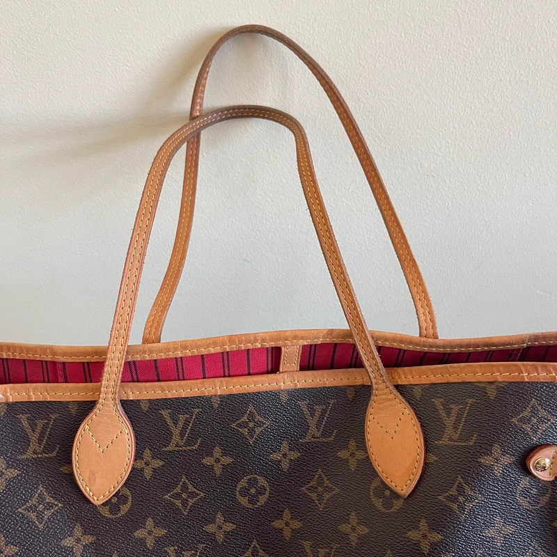 Louis Vuitton neverfull MM pivoine SAC DE LUXE DE SECONDE MAIN AUTHENTIQUE. PETITE MAROQUINERIE DE LUXE. ENTRUPY CERTIFICATE