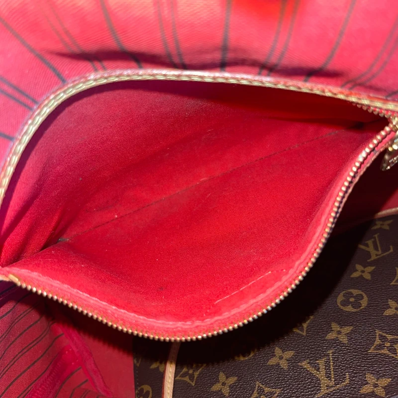 Louis Vuitton neverfull MM pivoine SAC DE LUXE DE SECONDE MAIN AUTHENTIQUE. PETITE MAROQUINERIE DE LUXE. ENTRUPY CERTIFICATE