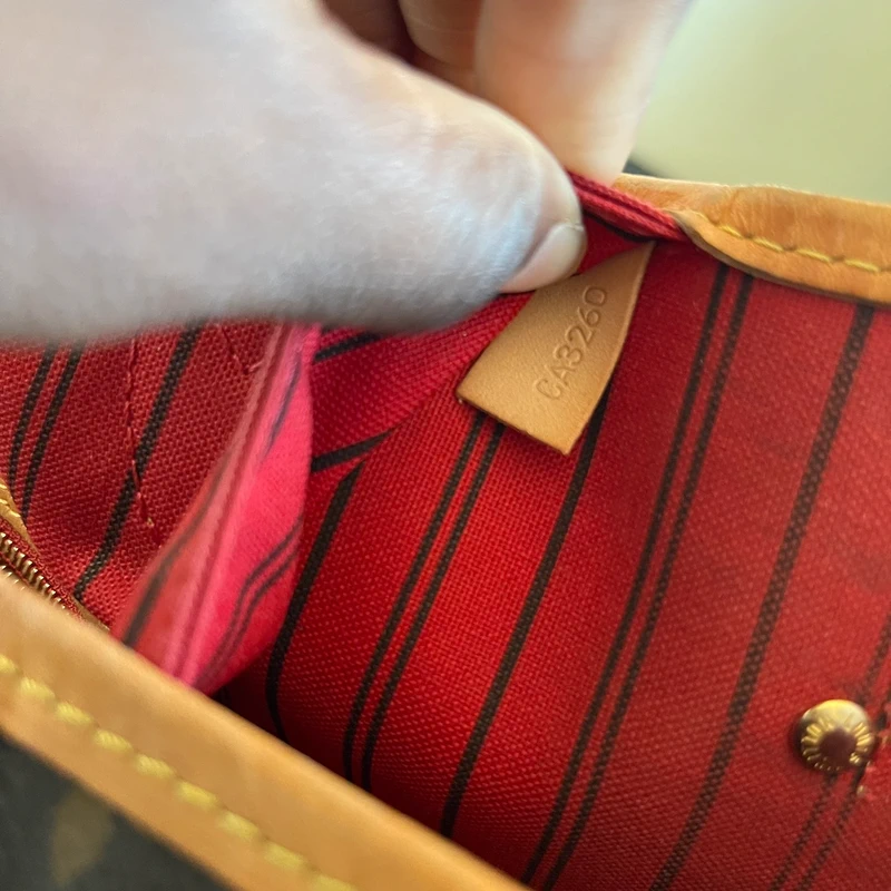 Louis Vuitton neverfull MM pivoine SAC DE LUXE DE SECONDE MAIN AUTHENTIQUE. PETITE MAROQUINERIE DE LUXE. ENTRUPY CERTIFICATE