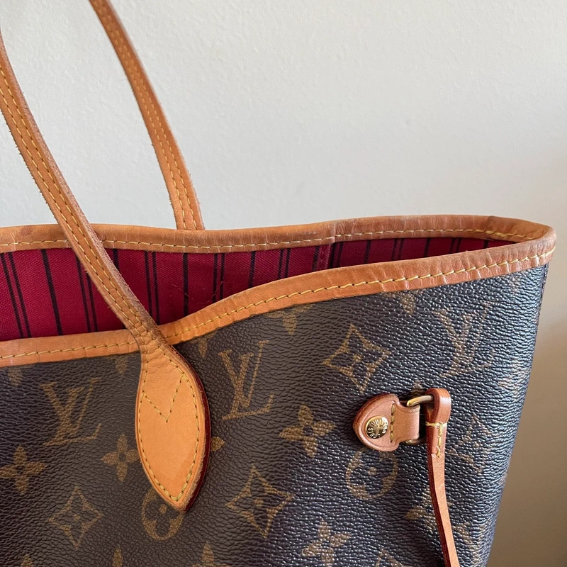Louis Vuitton neverfull MM pivoine SAC DE LUXE DE SECONDE MAIN AUTHENTIQUE. PETITE MAROQUINERIE DE LUXE. ENTRUPY CERTIFICATE