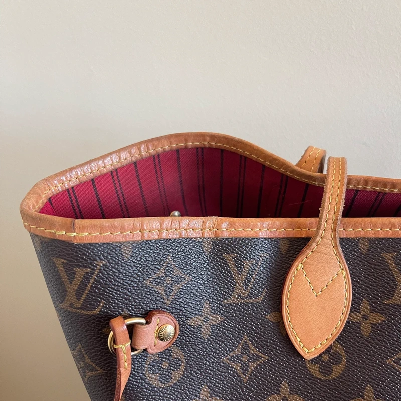 Louis Vuitton neverfull MM pivoine SAC DE LUXE DE SECONDE MAIN AUTHENTIQUE. PETITE MAROQUINERIE DE LUXE. ENTRUPY CERTIFICATE