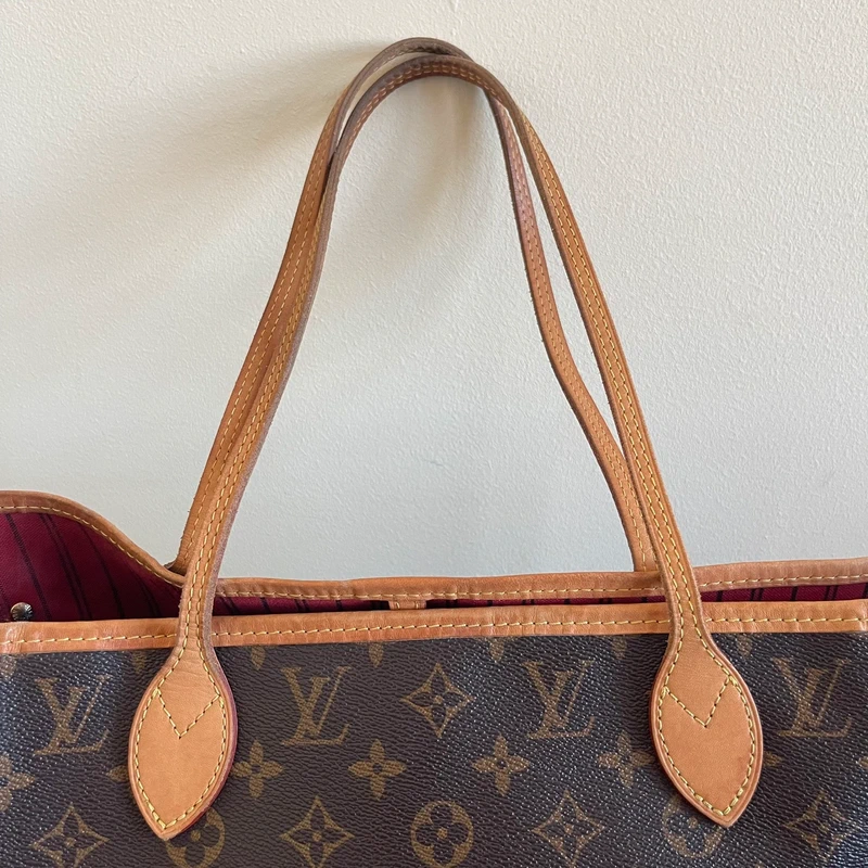 Louis Vuitton neverfull MM pivoine SAC DE LUXE DE SECONDE MAIN AUTHENTIQUE. PETITE MAROQUINERIE DE LUXE. ENTRUPY CERTIFICATE