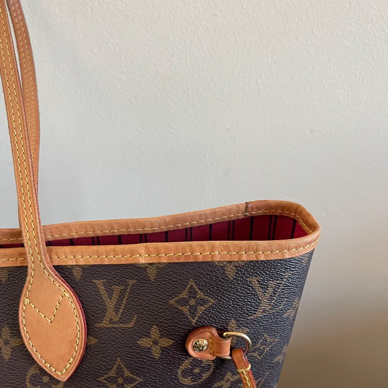 Louis Vuitton neverfull MM pivoine SAC DE LUXE DE SECONDE MAIN AUTHENTIQUE. PETITE MAROQUINERIE DE LUXE. ENTRUPY CERTIFICATE