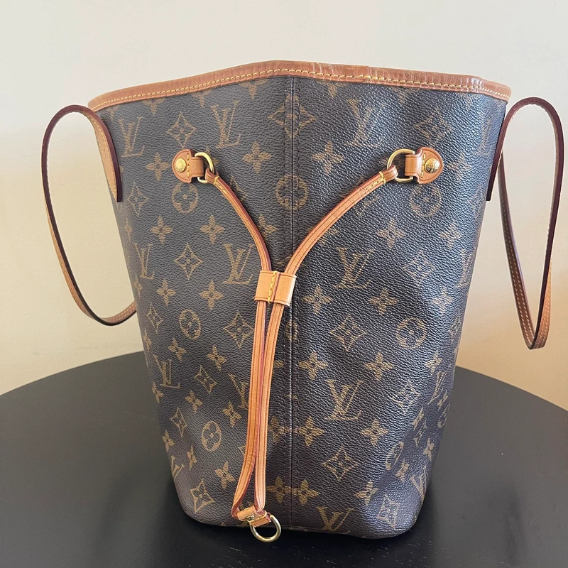 Louis Vuitton neverfull MM vintage SAC DE LUXE DE SECONDE MAIN AUTHENTIQUE. PETITE MAROQUINERIE DE LUXE. ENTRUPY CERTIFICATE