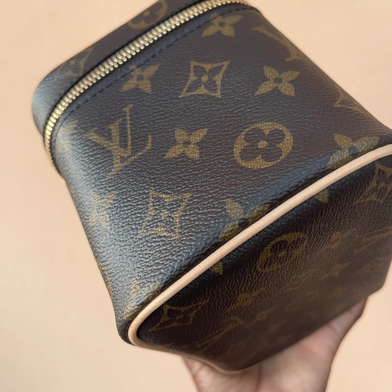 LOUIS VUITTON nice mini monogram SAC DE LUXE DE SECONDE MAIN AUTHENTIQUE. PETITE MAROQUINERIE DE LUXE. ENTRUPY CERTIFICATE