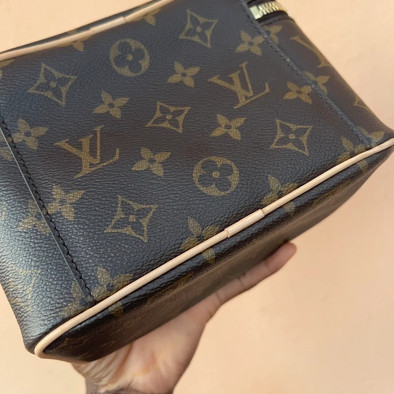 LOUIS VUITTON nice mini monogram SAC DE LUXE DE SECONDE MAIN AUTHENTIQUE. PETITE MAROQUINERIE DE LUXE. ENTRUPY CERTIFICATE