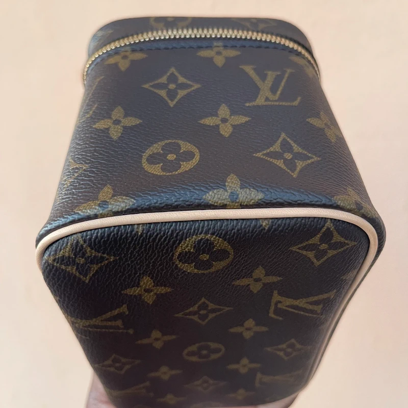 LOUIS VUITTON nice mini monogram SAC DE LUXE DE SECONDE MAIN AUTHENTIQUE. PETITE MAROQUINERIE DE LUXE. ENTRUPY CERTIFICATE