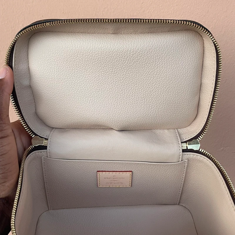 LOUIS VUITTON nice mini monogram SAC DE LUXE DE SECONDE MAIN AUTHENTIQUE. PETITE MAROQUINERIE DE LUXE. ENTRUPY CERTIFICATE