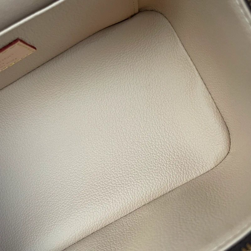 LOUIS VUITTON nice mini monogram SAC DE LUXE DE SECONDE MAIN AUTHENTIQUE. PETITE MAROQUINERIE DE LUXE. ENTRUPY CERTIFICATE