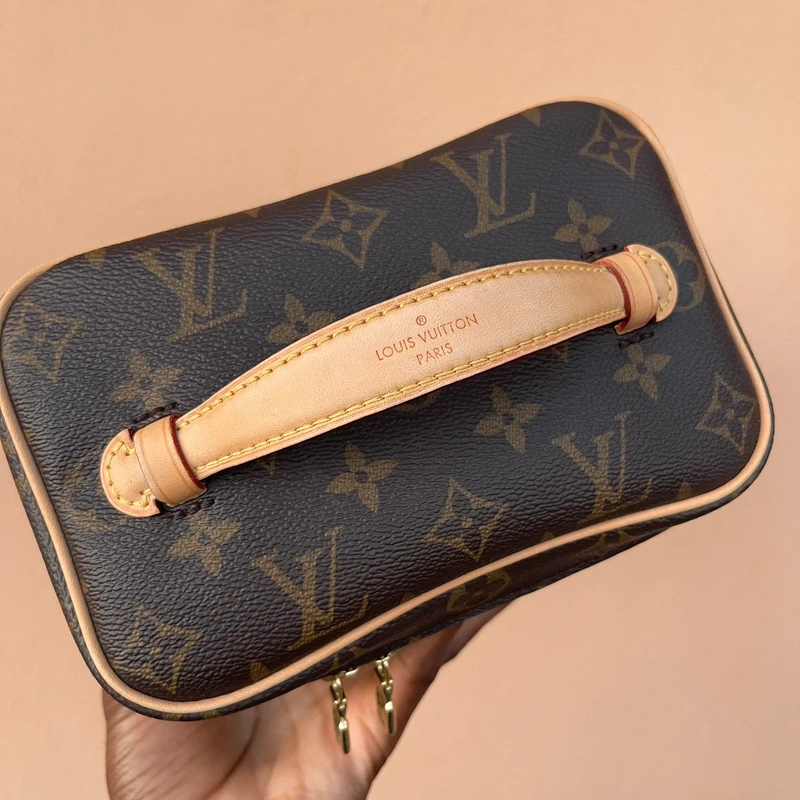 LOUIS VUITTON nice mini monogram SAC DE LUXE DE SECONDE MAIN AUTHENTIQUE. PETITE MAROQUINERIE DE LUXE. ENTRUPY CERTIFICATE