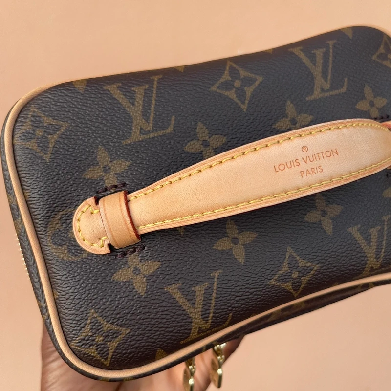 LOUIS VUITTON nice mini monogram SAC DE LUXE DE SECONDE MAIN AUTHENTIQUE. PETITE MAROQUINERIE DE LUXE. ENTRUPY CERTIFICATE