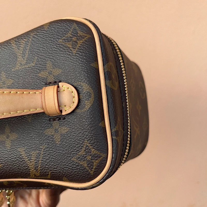LOUIS VUITTON nice mini monogram SAC DE LUXE DE SECONDE MAIN AUTHENTIQUE. PETITE MAROQUINERIE DE LUXE. ENTRUPY CERTIFICATE