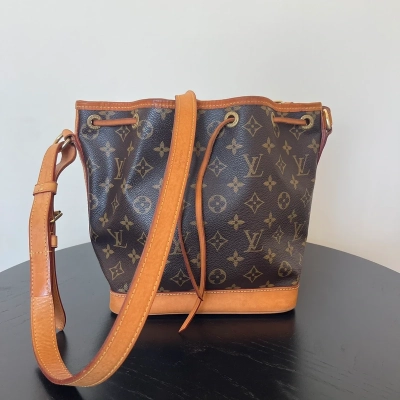 LOUIS VUITTON Noé BB monogram SAC DE LUXE DE SECONDE MAIN AUTHENTIQUE. PETITE MAROQUINERIE DE LUXE. ENTRUPY CERTIFICATE