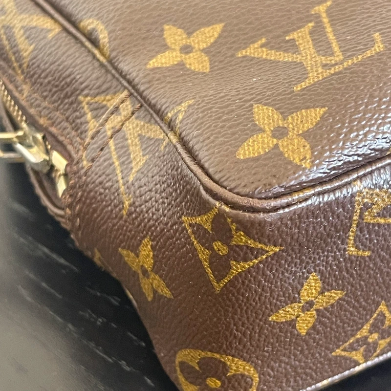 Louis Vuitton trousse 23 monogram vintage LUXE DE SECONDE MAIN AUTHENTIQUE. PETITE MAROQUINERIE DE LUXE. ENTRUPY CERTIFICATE