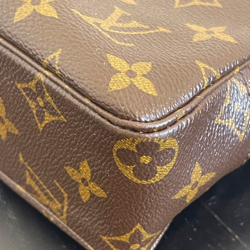 Louis Vuitton trousse 23 monogram vintage LUXE DE SECONDE MAIN AUTHENTIQUE. PETITE MAROQUINERIE DE LUXE. ENTRUPY CERTIFICATE