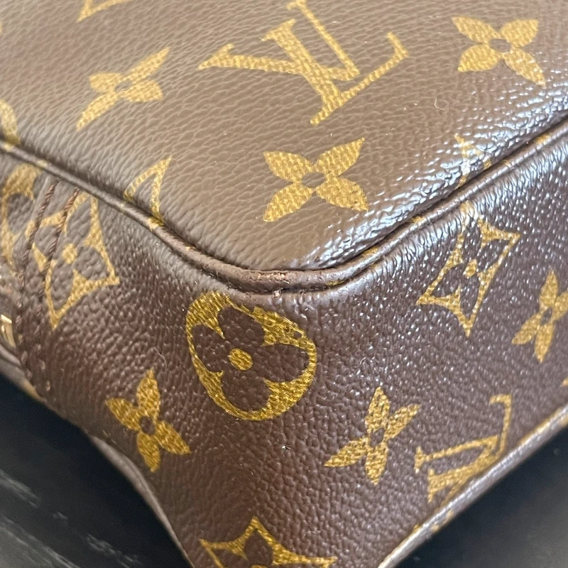 Louis Vuitton trousse 23 monogram vintage LUXE DE SECONDE MAIN AUTHENTIQUE. PETITE MAROQUINERIE DE LUXE. ENTRUPY CERTIFICATE