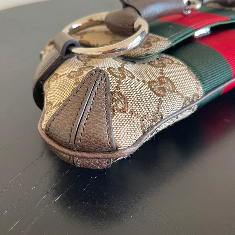 Gucci horsebit chain small réedition FW23 GG canvas web SAC DE LUXE DE SECONDE MAIN AUTHENTIQUE CERTIFICAT D'AUTHENTICITE ENTRUPY. SAC DE LUXE D'OCCASION PAS CHER.
