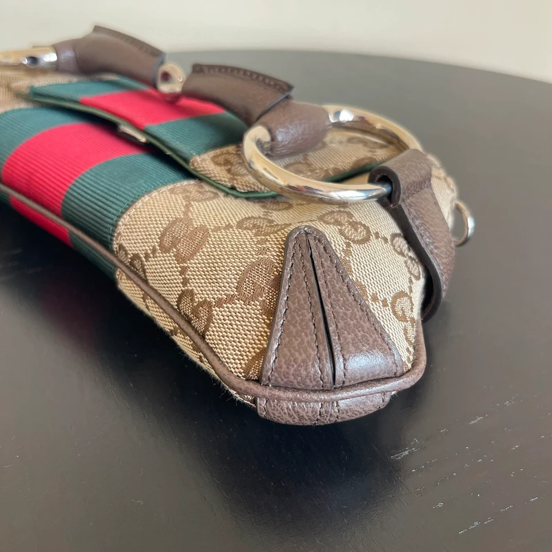 Gucci horsebit chain small réedition FW23 GG canvas web SAC DE LUXE DE SECONDE MAIN AUTHENTIQUE CERTIFICAT D'AUTHENTICITE ENTRUPY. SAC DE LUXE D'OCCASION PAS CHER.