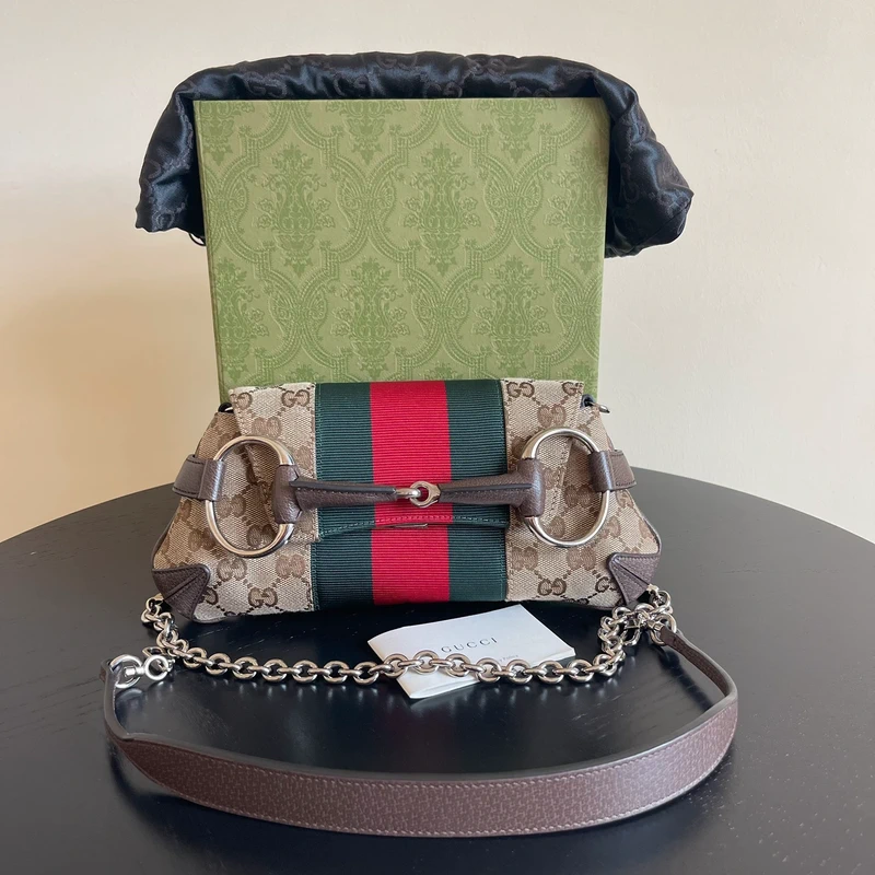 Gucci horsebit chain small réedition FW23 GG canvas web SAC DE LUXE DE SECONDE MAIN AUTHENTIQUE CERTIFICAT D'AUTHENTICITE ENTRUPY. SAC DE LUXE D'OCCASION PAS CHER.