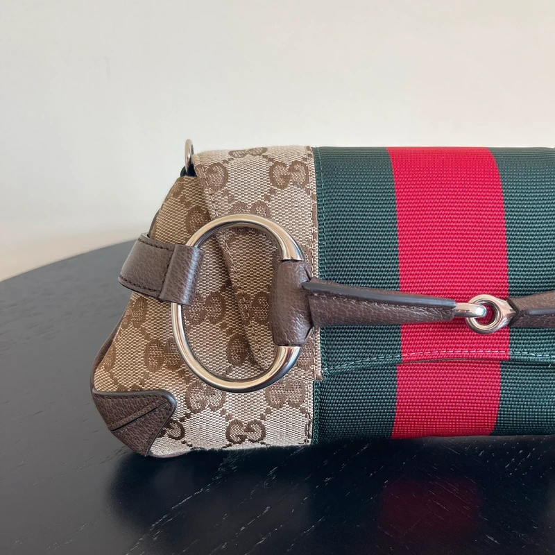 Gucci horsebit chain small réedition FW23 GG canvas web SAC DE LUXE DE SECONDE MAIN AUTHENTIQUE CERTIFICAT D'AUTHENTICITE ENTRUPY. SAC DE LUXE D'OCCASION PAS CHER.