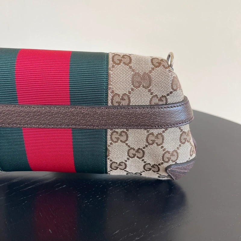 Gucci horsebit chain small réedition FW23 GG canvas web SAC DE LUXE DE SECONDE MAIN AUTHENTIQUE CERTIFICAT D'AUTHENTICITE ENTRUPY. SAC DE LUXE D'OCCASION PAS CHER.