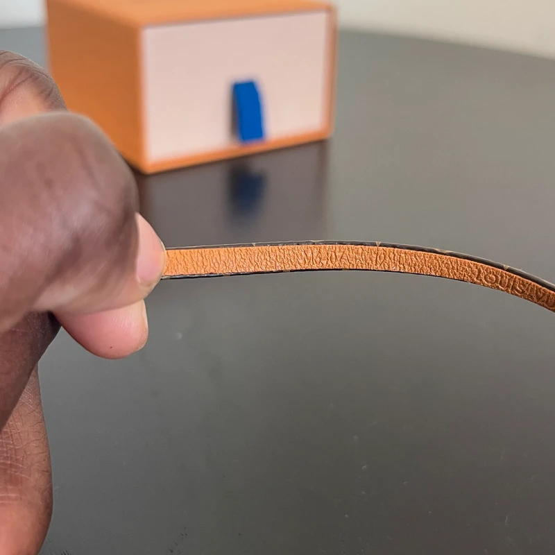 LOUIS VUITTON bracelet historique mini LUXE DE SECONDE MAIN AUTHENTIQUE. PETITE MAROQUINERIE DE LUXE. ENTRUPY CERTIFICATE