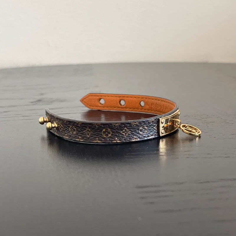 LOUIS VUITTON bracelet logomania 17cm LUXE DE SECONDE MAIN AUTHENTIQUE. PETITE MAROQUINERIE DE LUXE. ENTRUPY CERTIFICATE