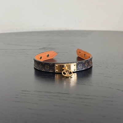 LOUIS VUITTON bracelet logomania 17cm LUXE DE SECONDE MAIN AUTHENTIQUE. PETITE MAROQUINERIE DE LUXE. ENTRUPY CERTIFICATE