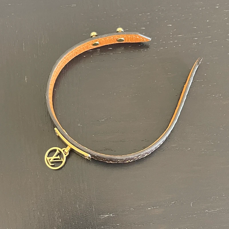 LOUIS VUITTON bracelet logomania 17cm LUXE DE SECONDE MAIN AUTHENTIQUE. PETITE MAROQUINERIE DE LUXE. ENTRUPY CERTIFICATE