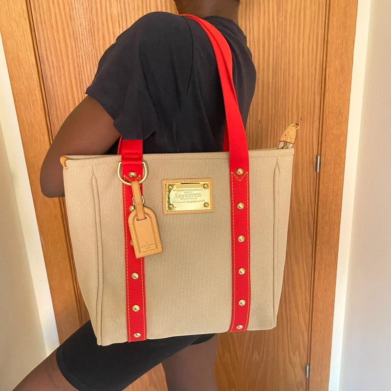 Louis Vuitton cabas antigua MM en toile beige SAC DE LUXE DE SECONDE MAIN AUTHENTIQUE. PETITE MAROQUINERIE DE LUXE. ENTRUPY CERTIFICATE