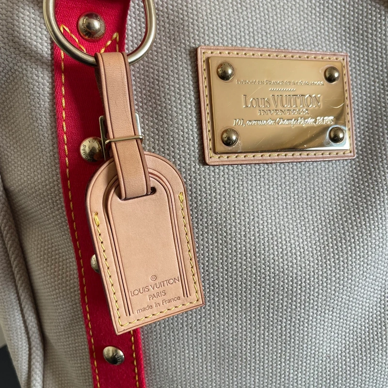 Louis Vuitton cabas antigua MM en toile beige SAC DE LUXE DE SECONDE MAIN AUTHENTIQUE. PETITE MAROQUINERIE DE LUXE. ENTRUPY CERTIFICATE