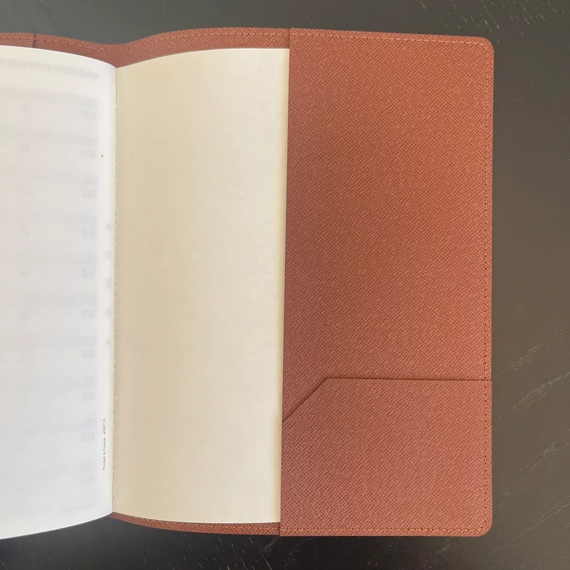 Louis Vuitton couverture pour agenda de bureau monogram LUXE DE SECONDE MAIN AUTHENTIQUE. PETITE MAROQUINERIE DE LUXE. ENTRUPY CERTIFICATE