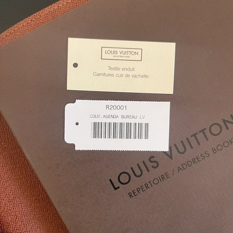 Louis Vuitton couverture pour agenda de bureau monogram LUXE DE SECONDE MAIN AUTHENTIQUE. PETITE MAROQUINERIE DE LUXE. ENTRUPY CERTIFICATE